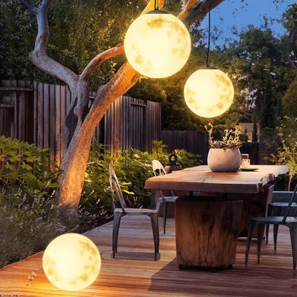 Moon-Shaped Garden Lamp