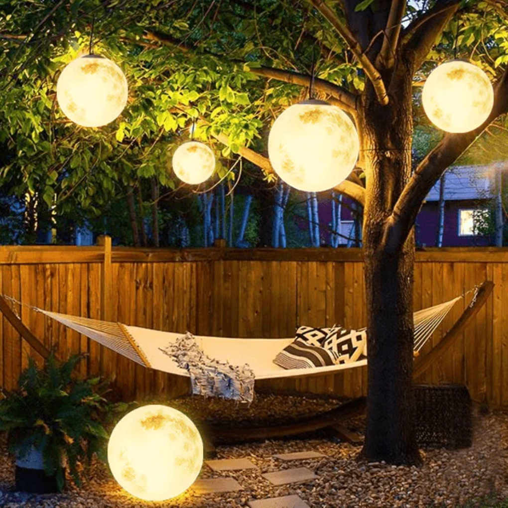 Moon-Shaped Garden Lamp
