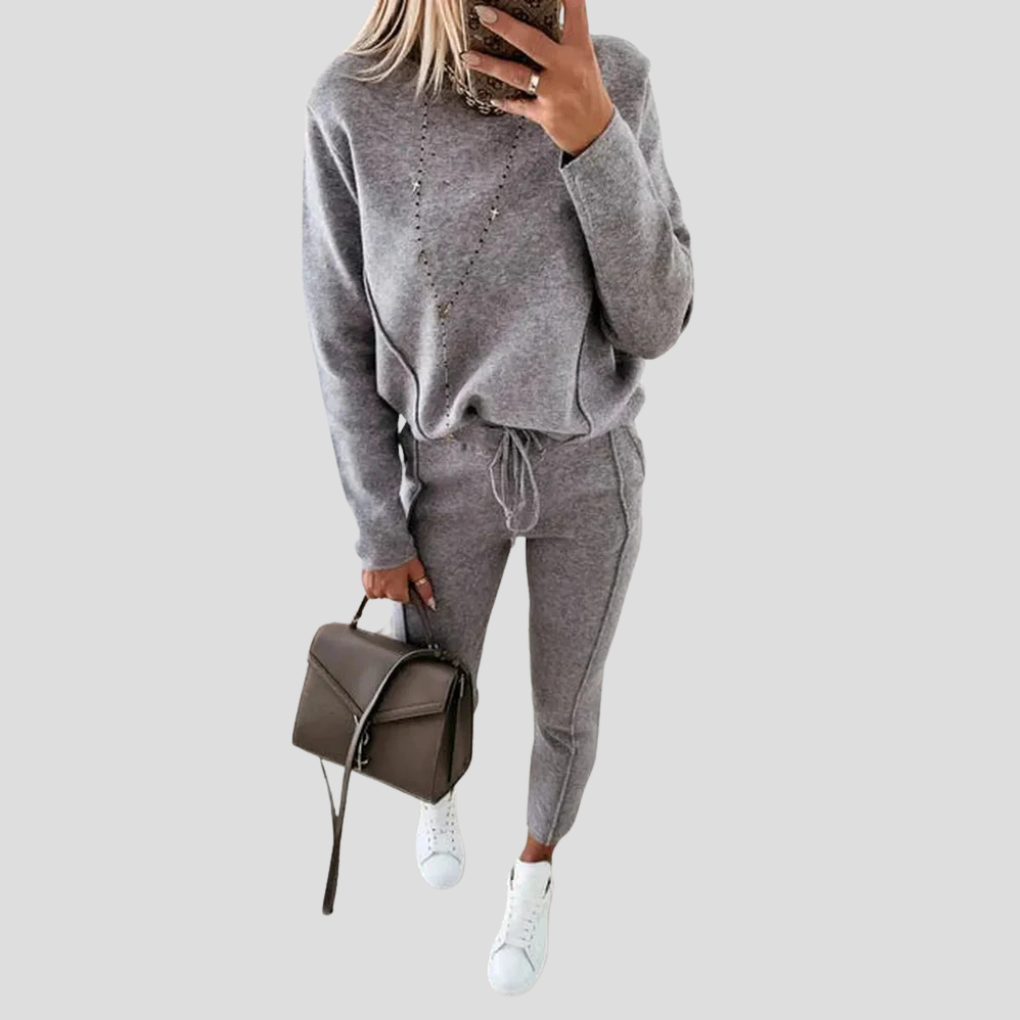 Women’s Relaxed-Fit Tracksuit Set