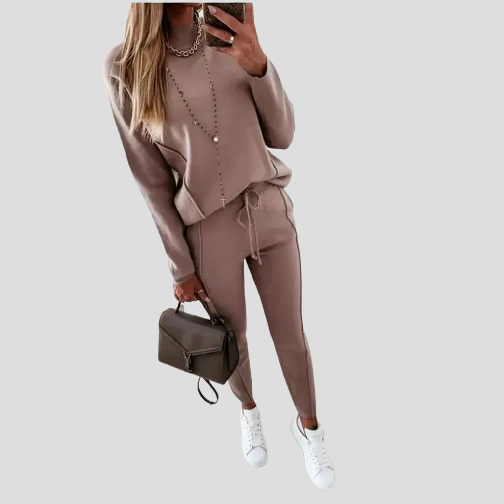 Women’s Relaxed-Fit Tracksuit Set