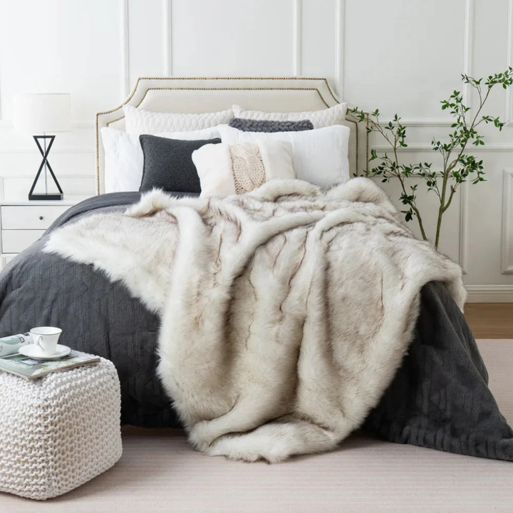 Faux Fur Blanket – Cozy Flair & Elegant Accent